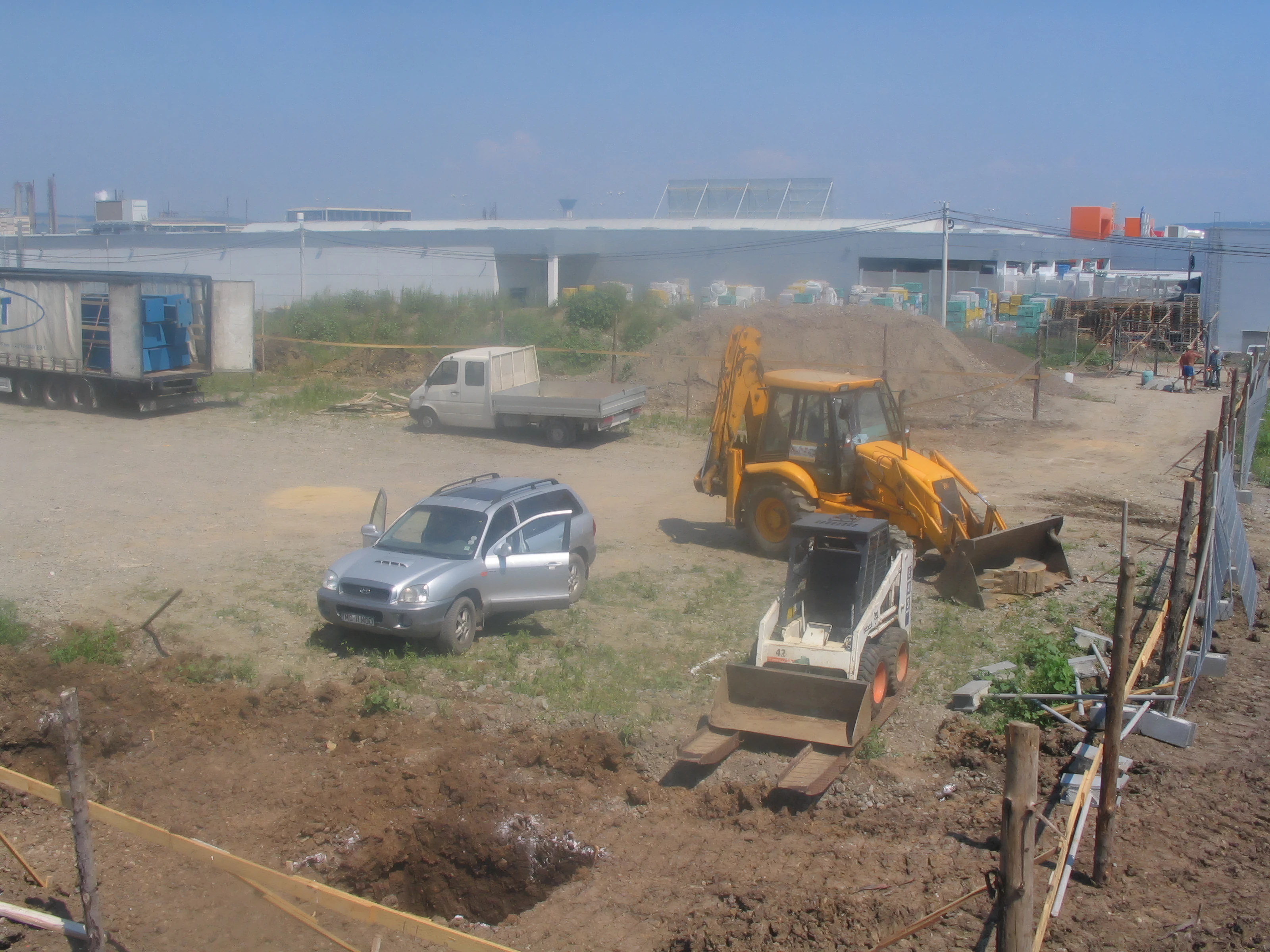 Utilaje Modinvest lucrând împreună pe șantier în 2008